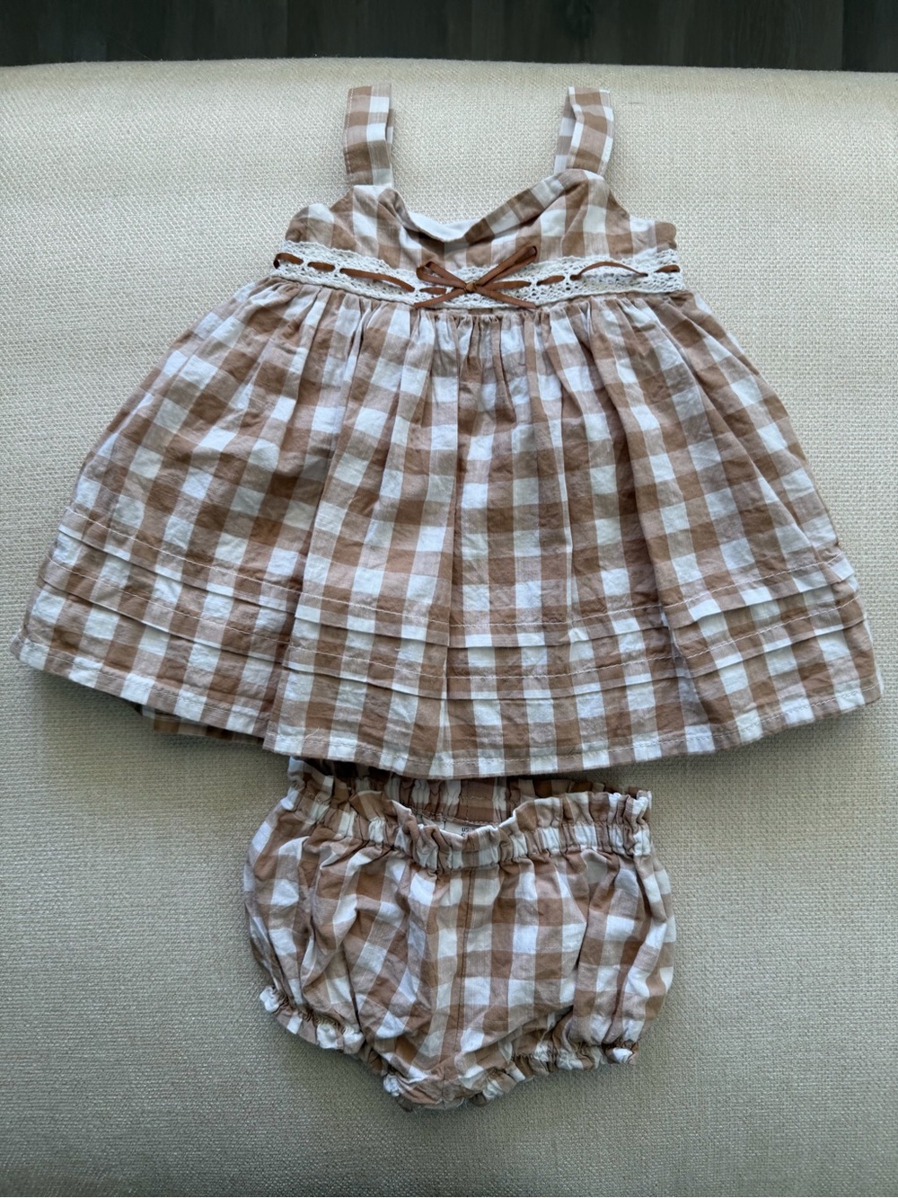 Dresses - Picture 2 of 8